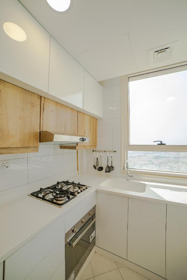 Platinum Coast Hotel Apartments Fudżajra Zewnętrze zdjęcie A modern kitchen
