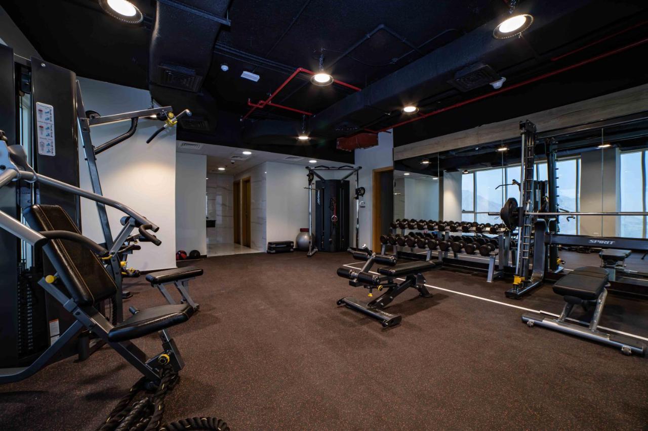 Platinum Coast Hotel Apartments Fudżajra Zewnętrze zdjęcie The gym at the 100000 sq ft (9,300 sq m) headquarters of the company in Hyderabad, India