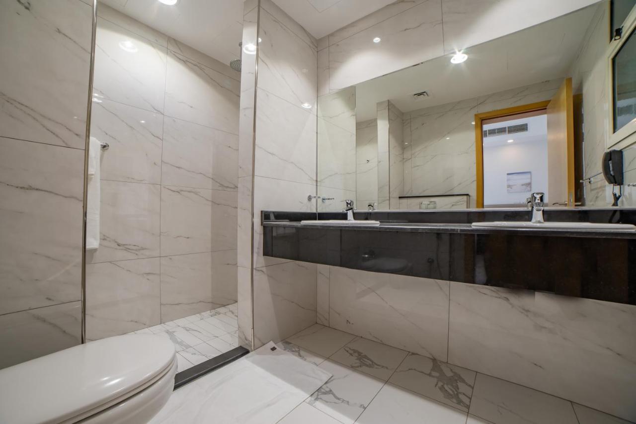 Platinum Coast Hotel Apartments Fudżajra Zewnętrze zdjęcie Bathroom