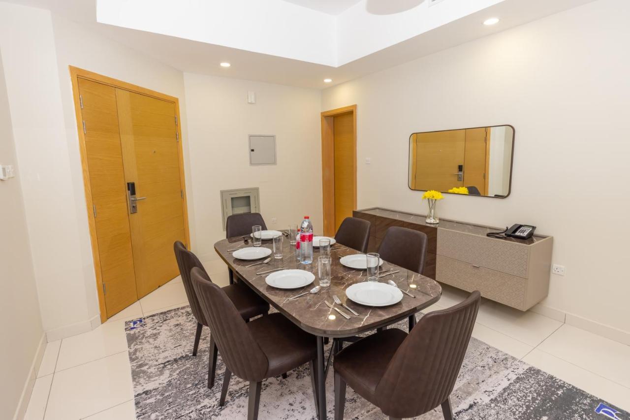 Platinum Coast Hotel Apartments Fudżajra Zewnętrze zdjęcie A dining room