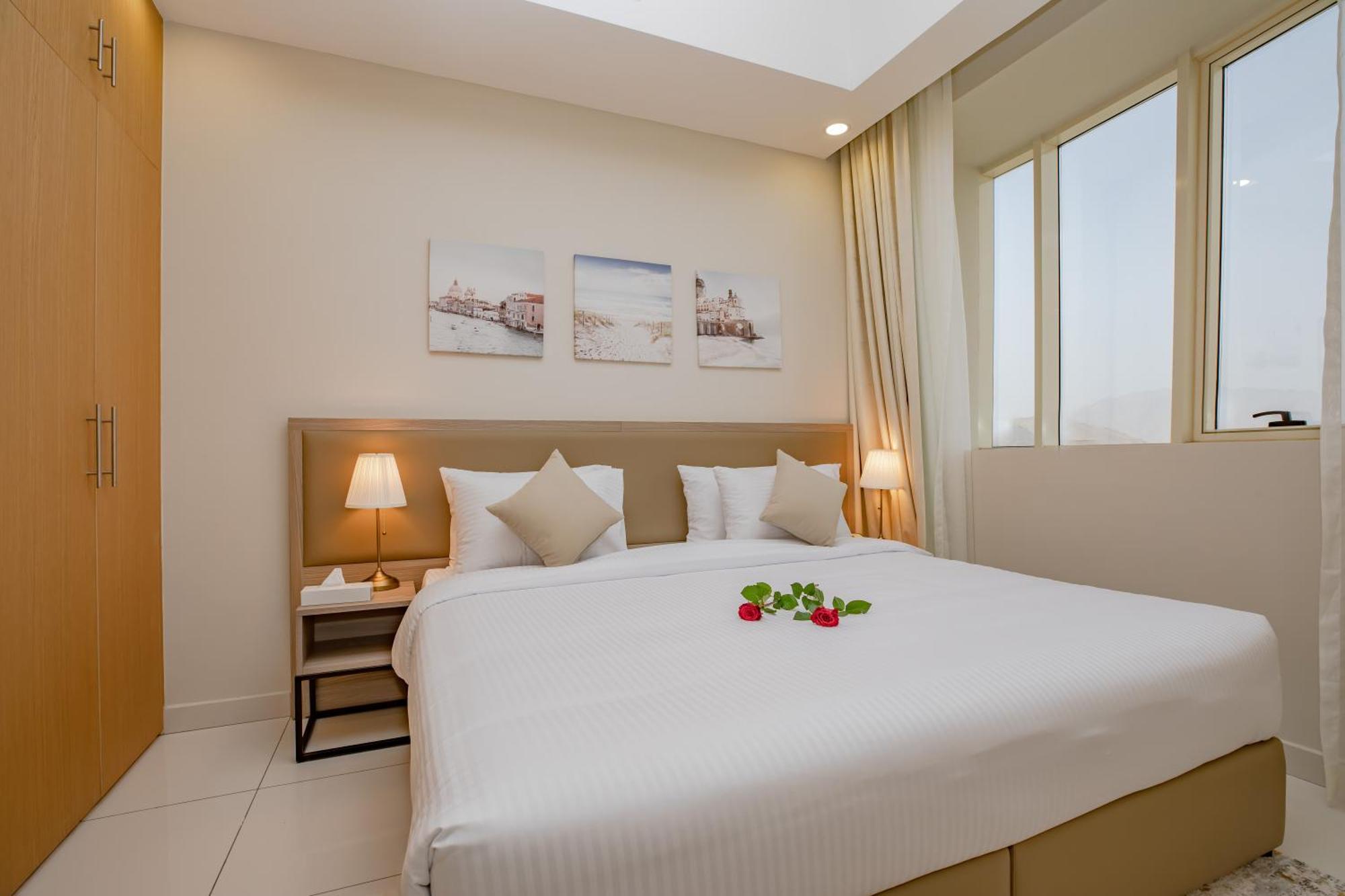 Platinum Coast Hotel Apartments Fudżajra Pokój zdjęcie A bedroom in a hotel